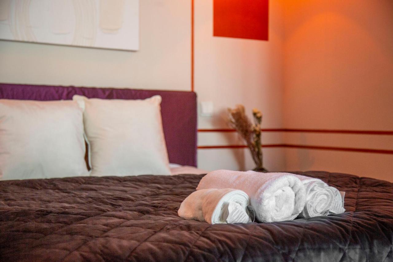 Exclusive & Stylish Central Apartment In The Heart Of Budapest — Photos 1