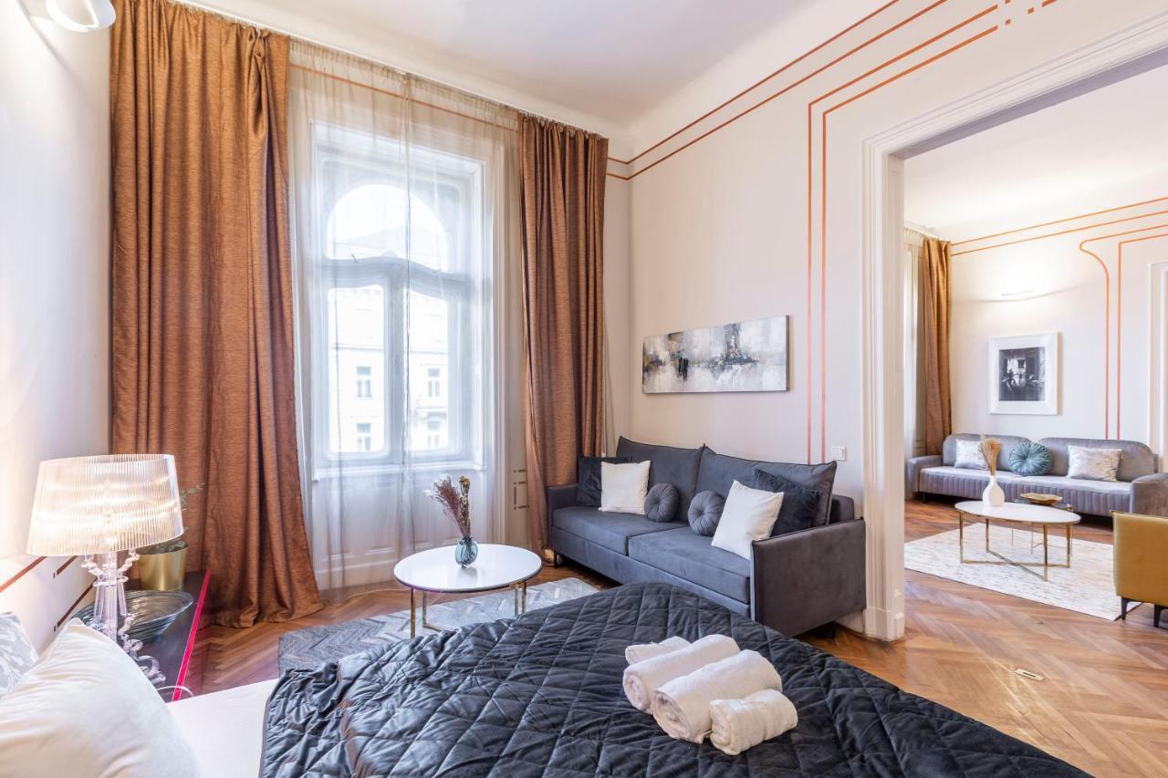 Exclusive & Stylish Central Apartment In The Heart Of Budapest — Photos 3